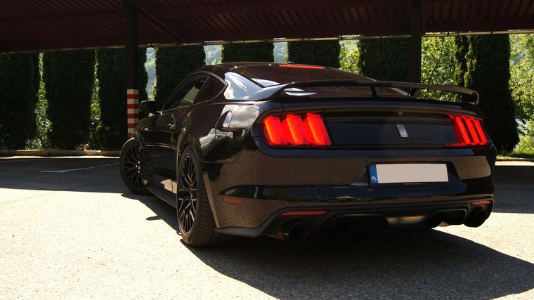 FORD Mustang GT