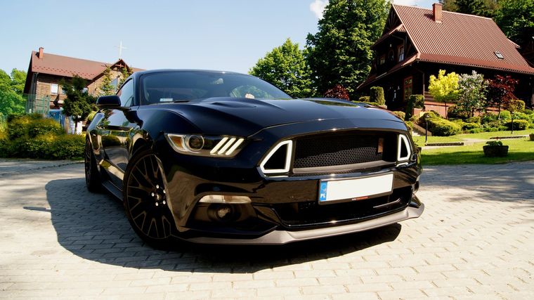 FORD Mustang GT