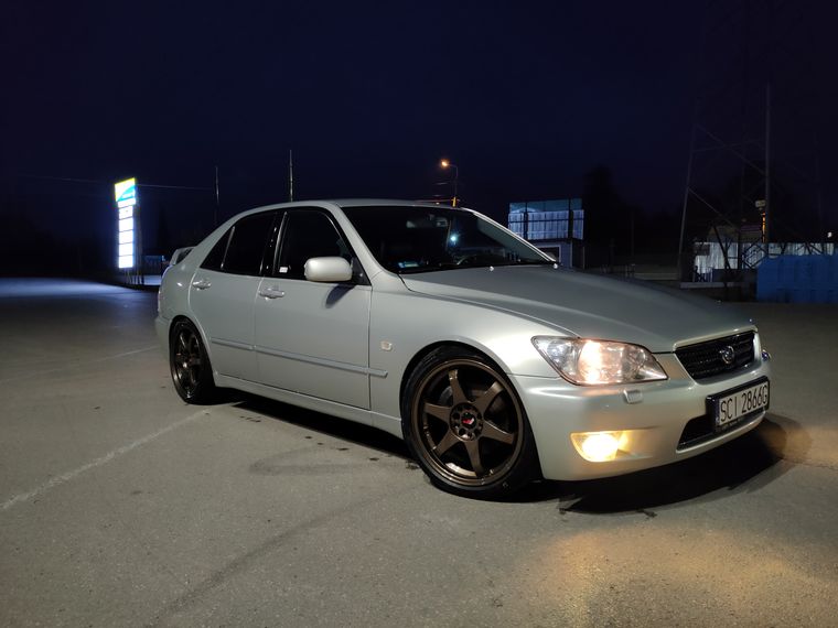 LEXUS IS 200