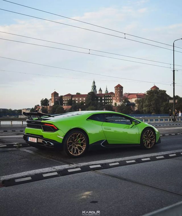 LAMBORGHINI Huracan
