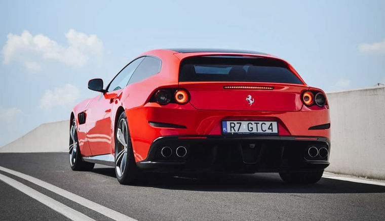 FERRARI GTC4Lusso