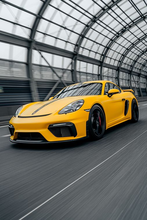 PORSCHE 718 Cayman GT4