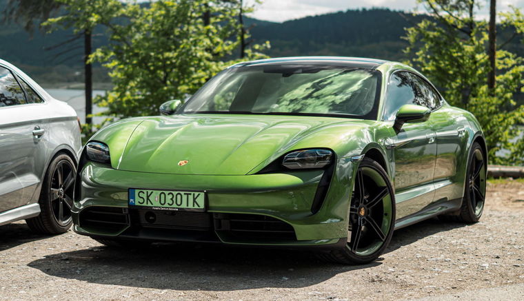 PORSCHE Taycan Turbo