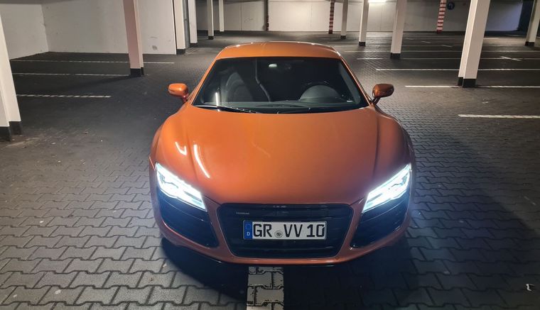 AUDI R8