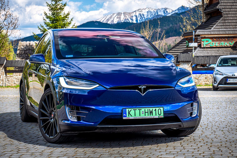 TESLA Model X 525 KM